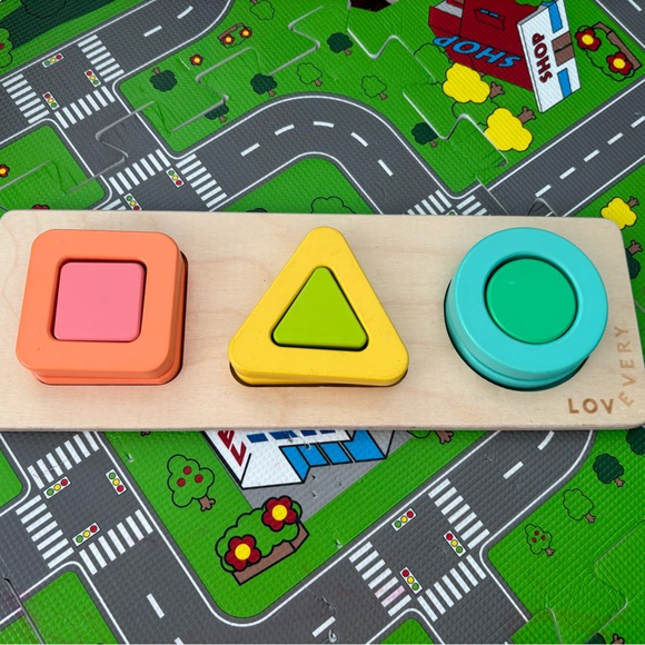 Lovevery Geo Shapes Puzzle - Picture 3 of 3